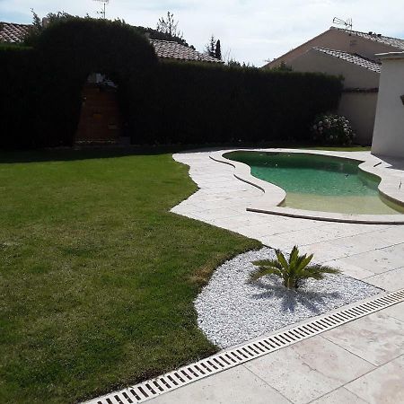Yofanto Apartment Sénas Екстериор снимка