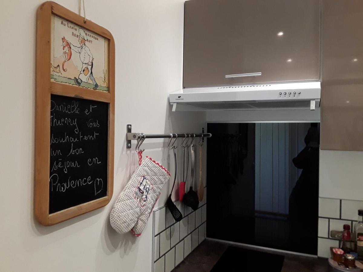 Yofanto Apartment Sénas Екстериор снимка