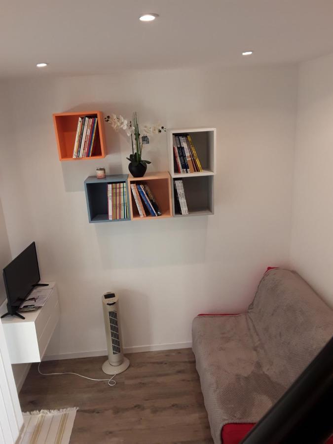 Yofanto Apartment Sénas Екстериор снимка