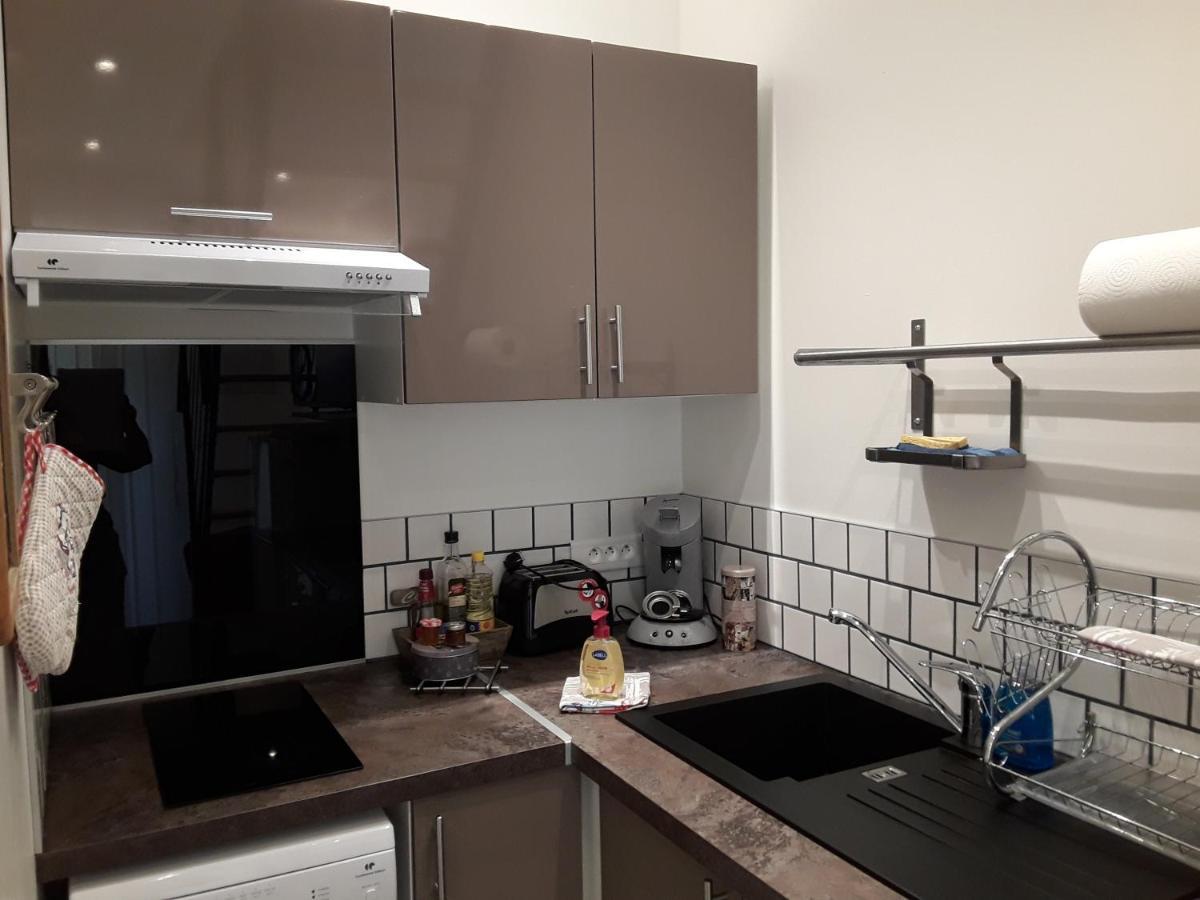 Yofanto Apartment Sénas Екстериор снимка