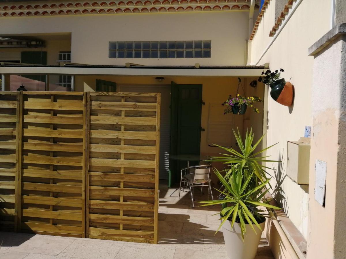Yofanto Apartment Sénas Екстериор снимка