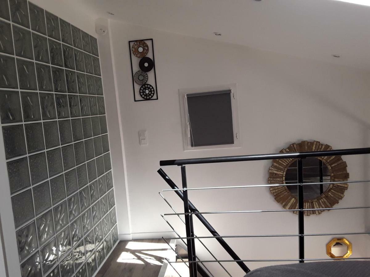 Yofanto Apartment Sénas Екстериор снимка